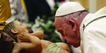 Don’t let Church failings distance you from God, Pope says on Christmas Eve