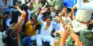Cong leaders, workers detained during protest march to Assembly