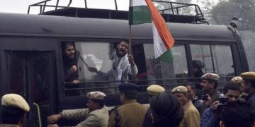 Students, activists across India stage protest against Jamia crackdown