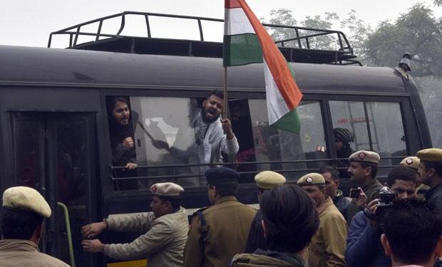 Students, activists across India stage protest against Jamia crackdown