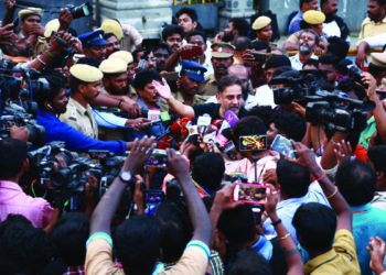 Refused entry, Haasan addresses students through closed gates of Madras University