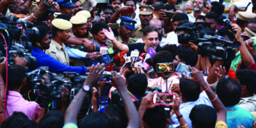 Refused entry, Haasan addresses students through closed gates of Madras University