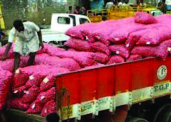 To pay back vehicle loan, driver of onion-laden truck to Chennai plots theft