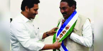Nellore dist TDP leader Mashtan Rao joins YSRCP