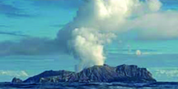 Volcanic eruption: Troops land in White Island to retrieve bodies