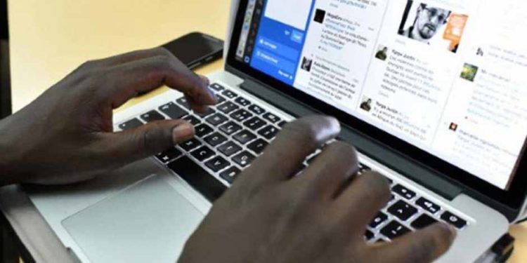 One lakh students of Karnataka Govt degree colleges to get free laptops tomorrow