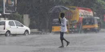 Light showers drench Singara Chennai citizens on New Year eve