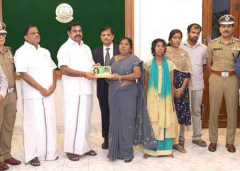 Chief Minister hands over Rs. 1 cr solatium to the family of slain SSI