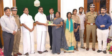 Chief Minister hands over Rs. 1 cr solatium to the family of slain SSI