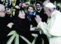 Pope apologises for slapping arm of pilgrim who tugged him  