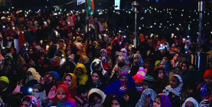Shaheen Bagh Anti-CAA Women Refuse To Vacate The Road, Say Protection of Constitution Is More Important Than Anything Else
