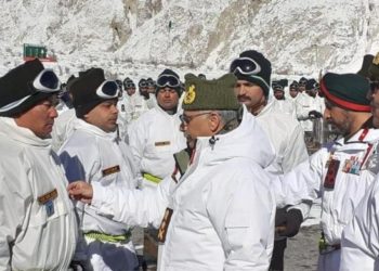 Army Chief Naravane makes maiden trip to Siachen, will do aerial recce of LoC, LAC tomorrow