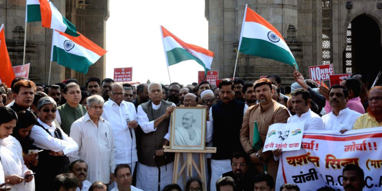 Pawar flags off  Yashwant’s 3,000-km ‘Gandhi Shanti Yatra’ against CAA, NRC in Mumbai