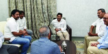 Delegates from Tollywood invite Jagan to dedicate houses built for cyclone affected people