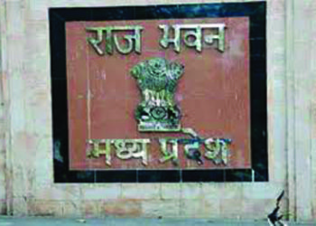 MP Governor Lalji Tandon asks Kamal Nath to face floor test on Monday