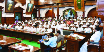 COVID-19: TN CM announces sops for unorganised sector workers; free ration, Rs. 1000 assistance for all cardholders