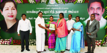 Avvaiyar Award given to woman in charge of Funeral Pyre in grave yard