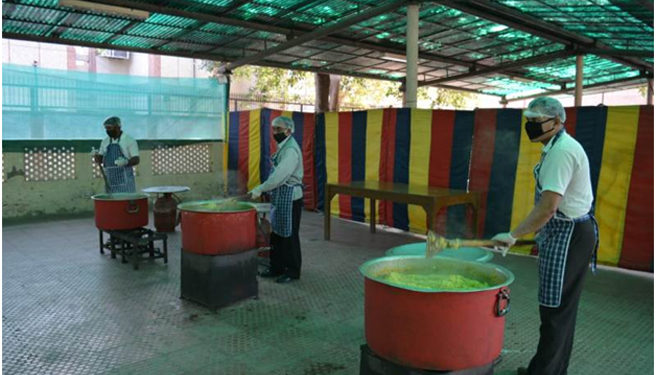 AWWA provides 3,700 free food packets to the needy in Delhi