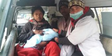 After Karnataka cops refuse permission to cross border from Kerala, Bihar woman delivers baby in ambulance
