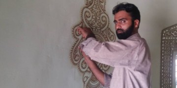 Mud work artist of White Rann makes a flash on e-commerce portal Amazon, mint money