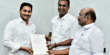 Ministers hands over letter from TN CM to Jagan Mohan Reddy