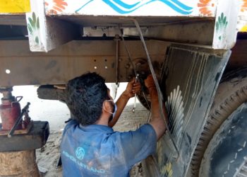 COVID-19 Lockdown: Ashok Leyland scales up roadside assistance for stranded truck drivers