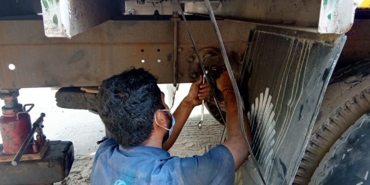 COVID-19 Lockdown: Ashok Leyland scales up roadside assistance for stranded truck drivers