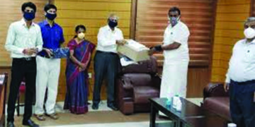 One lakh reusable masks for COVID-19 Frontline Warriors: HEF hands over to Minister S.P. Velumani