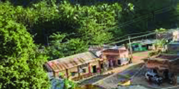 TN Authorities With Essentials To Kurangani Hamlets Denied Entry at Kerala Check Post