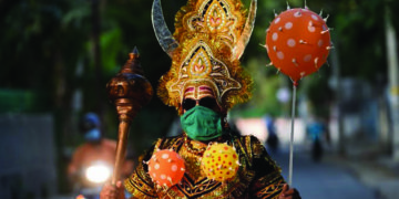 ‘Yamraj’, ‘Gabbar’ Stalk Kolkata Streets, Issue Dire Warnings & Amuse Amid Coronavirus Lockdown