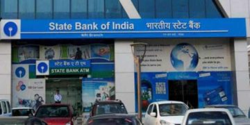 SBI cuts savings rate by 25 bps to 2.75 pc, MCLR by 35 bps to 7.4 pc across all tenors