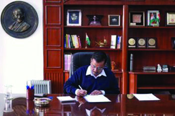 Kejriwal government to give Rs 5,000 in aid to construction workers