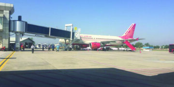 Domestic flights resumes in India after nearly two months amid confusion on quarantine rules