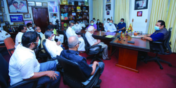 Release of political prisoners: Mahinda Rajapaksa assures Tamil leaders to take up with President