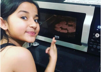 Mother’s Day: Aura Bhatnagar bakes special chocolate cookies for her mom