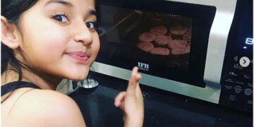 Mother’s Day: Aura Bhatnagar bakes special chocolate cookies for her mom