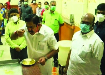 Amma canteens to resume providing free food during 12-day lockdown in 4 TN districts: Chief Minister