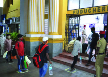 Narayanasamy sees off guest workers going home by special train