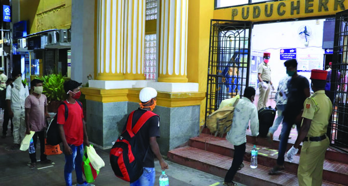 Narayanasamy sees off guest workers going home by special train