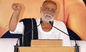 Ex-MLA ‘charges’ at Ram Katha preacher Morari Bapu over Krishna remarks