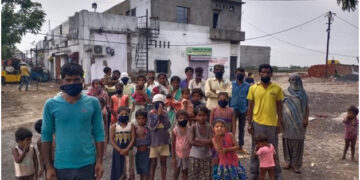 After watching FB video, Aide et Action sends home 37 UP migrants by bus