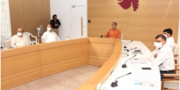 Rupani urges tribal farmers to adopt modern farming technologies