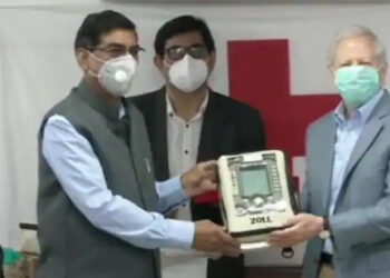 US Ambassador hands over the first batch of 100 ventilators to India