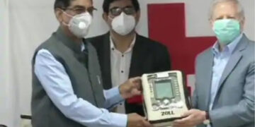 US Ambassador hands over the first batch of 100 ventilators to India