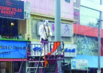 Saffron cloth found tied to railing near Anna statue in Kannyakumari district