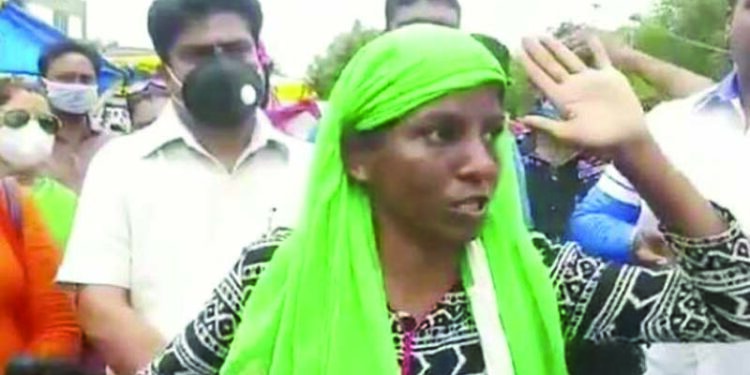 Viral Video of English Speaking Woman Vendor with a PhD Takes Social Media by Storm