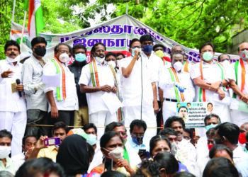 TNCCI protests against BJP on Rajasthan power play