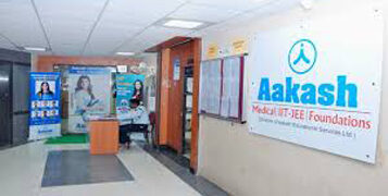 Ahmedabad Aakash Institute student Aaradhana Vaghela scores 97% in ICSE Class XII Exam (Science) 