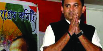 Police detain Leader of Opposition Paresh Dhanani for holding sit-in protest demanding COVID-19 lab in Amreli