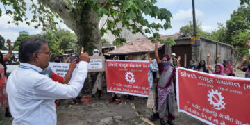 Trade unions hold protest against privatisation drive all over India